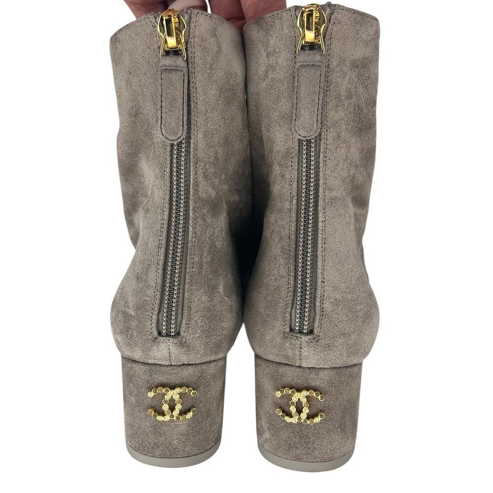 Chanel 2024 Cap Toe Interlocking CC Logo Suede Boots - Picture 12 of 16